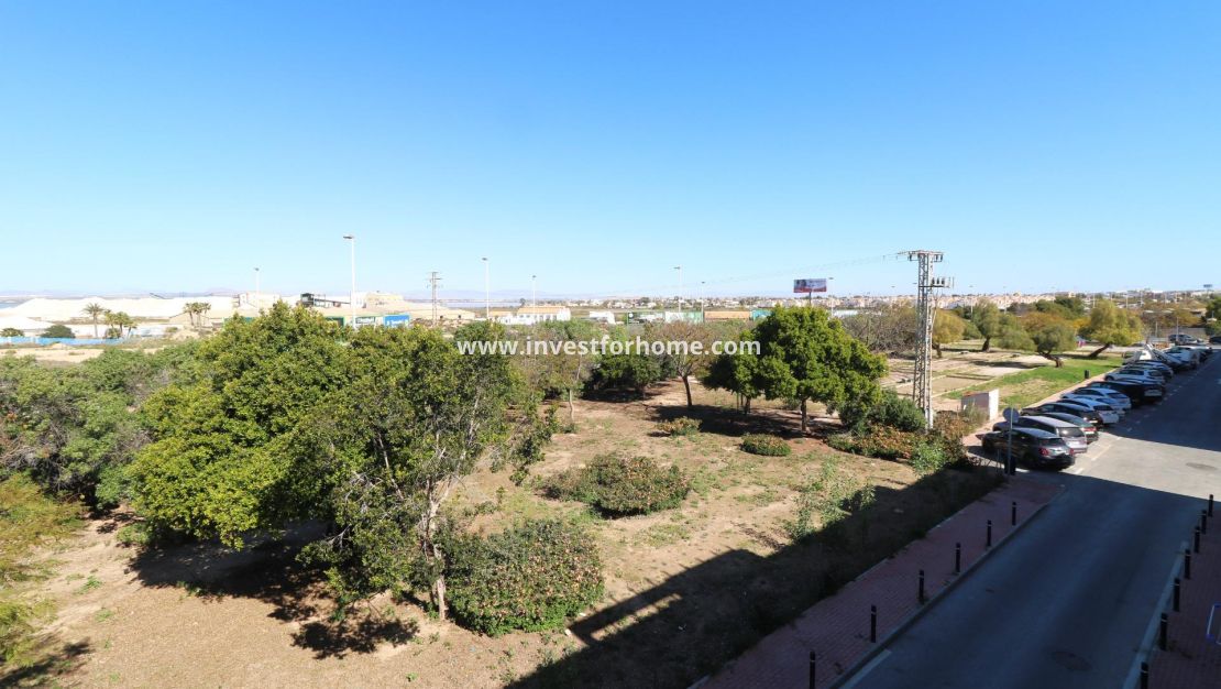 Sale - Apartment - Torrevieja - Centro
