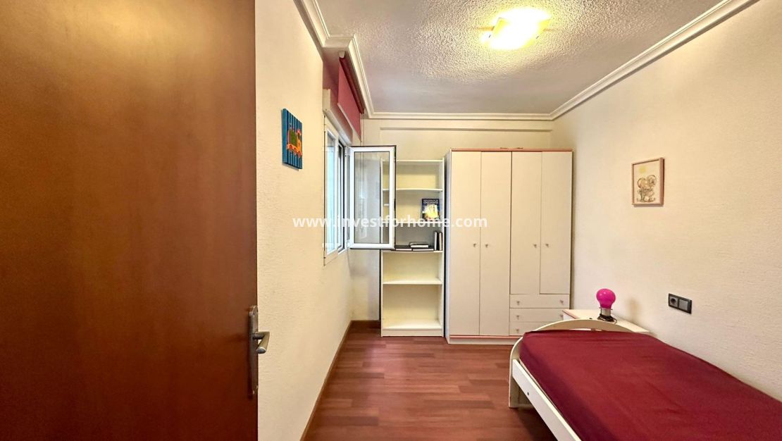 Sale - Apartment - Torrevieja - Centro