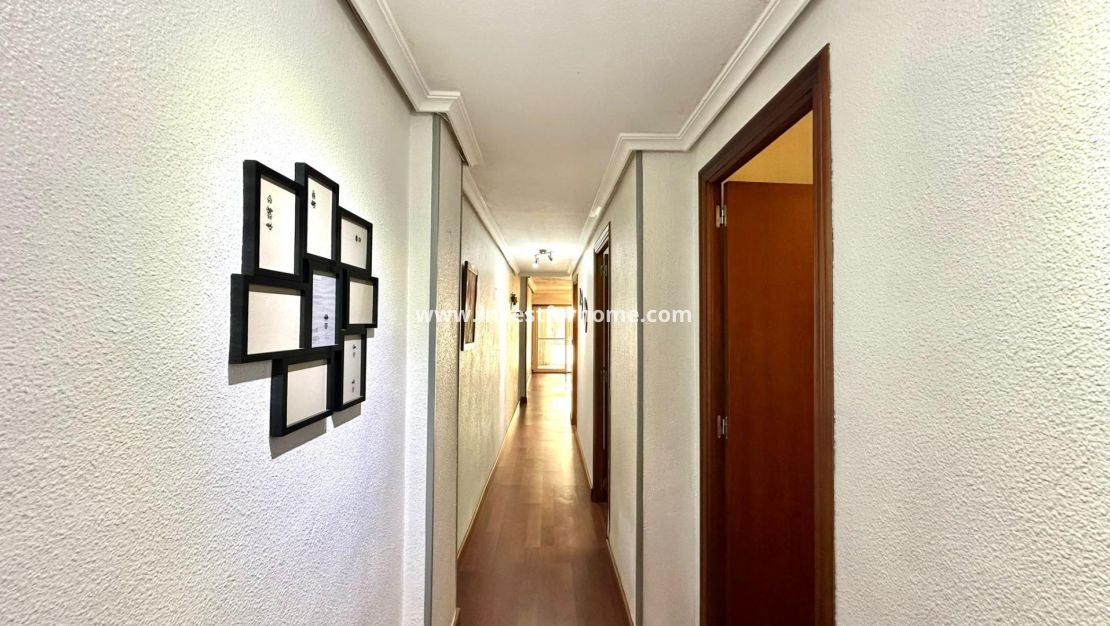 Sale - Apartment - Torrevieja - Centro