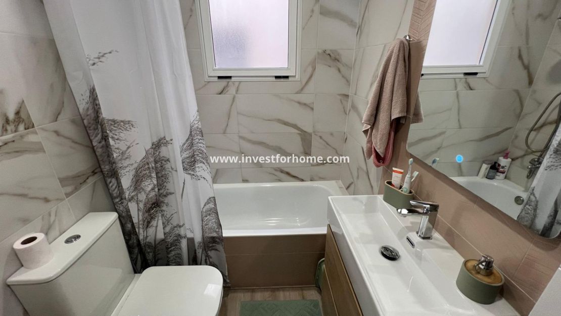 Sale - Apartment - Torrevieja - Centro