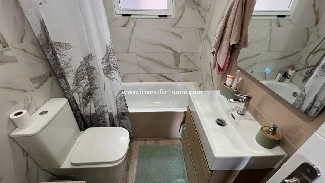 Sale - Apartment - Torrevieja - Centro