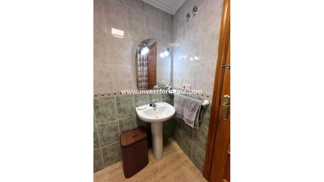 Sale - Apartment - Torrevieja - Centro