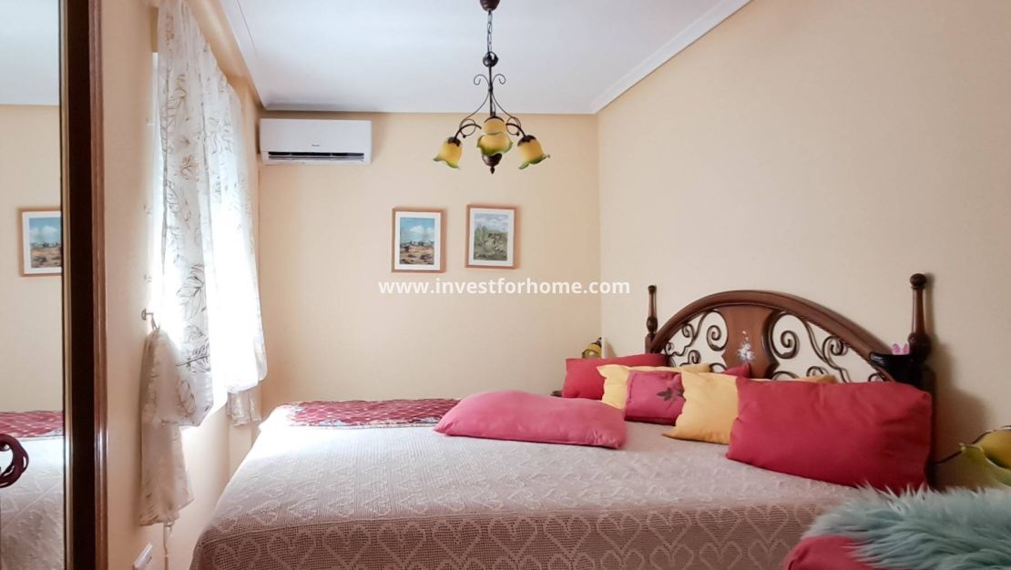 Sale - Apartment - Torrevieja - Centro