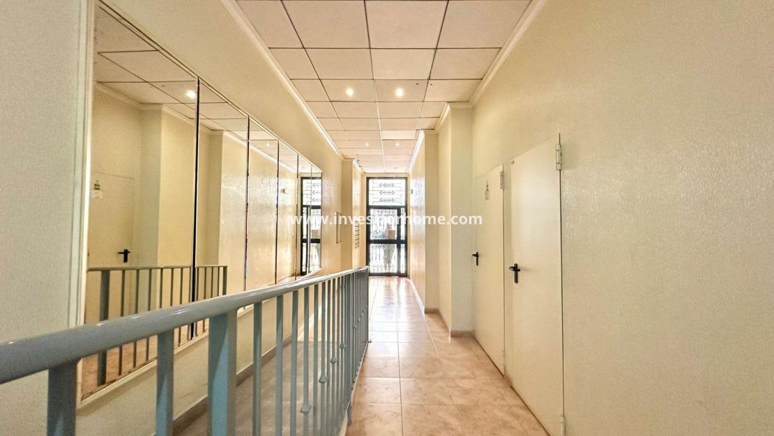 Sale - Apartment - Torrevieja - Centro