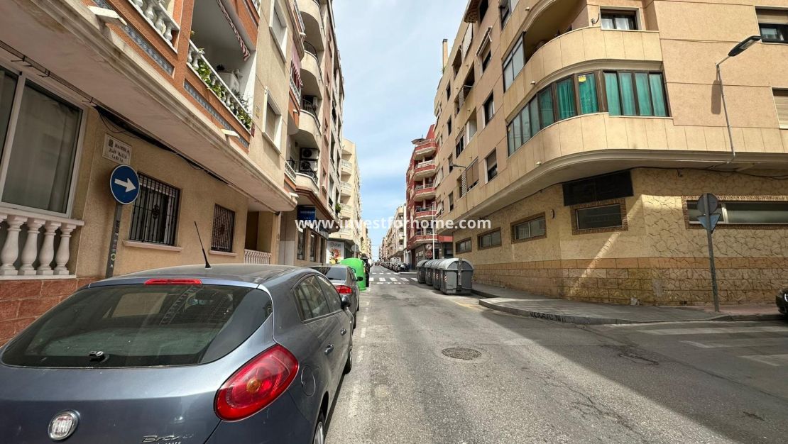 Sale - Apartment - Torrevieja - Centro