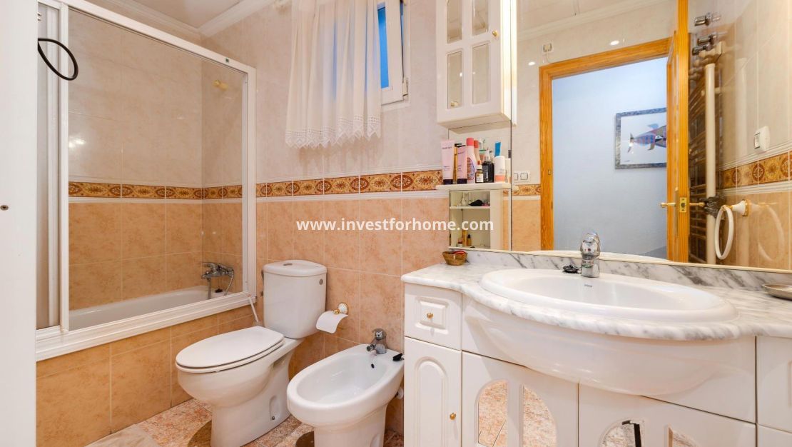 Sale - Apartment - Torrevieja - Centro