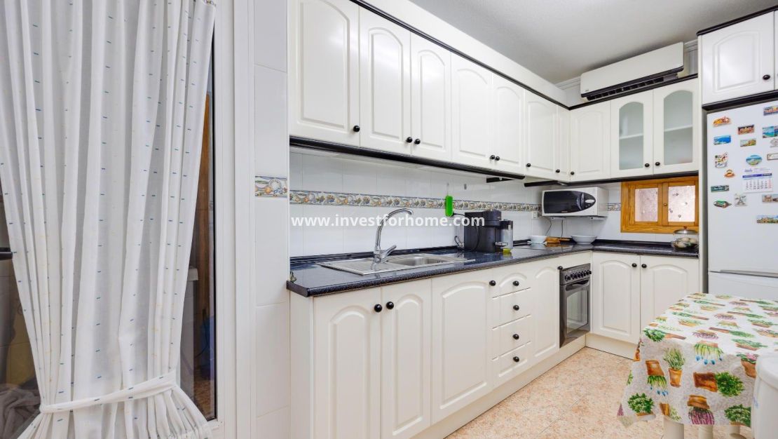 Sale - Apartment - Torrevieja - Centro