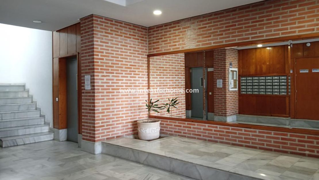 Sale - Apartment - Torrevieja - Centro