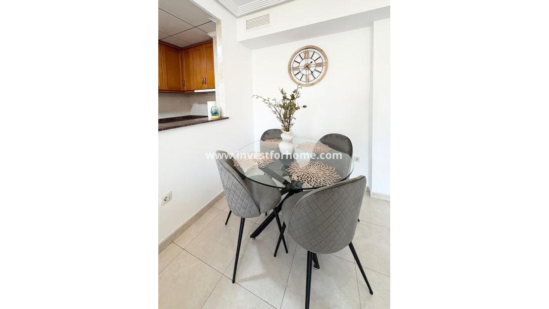 Sale - Apartment - Torrevieja - Centro