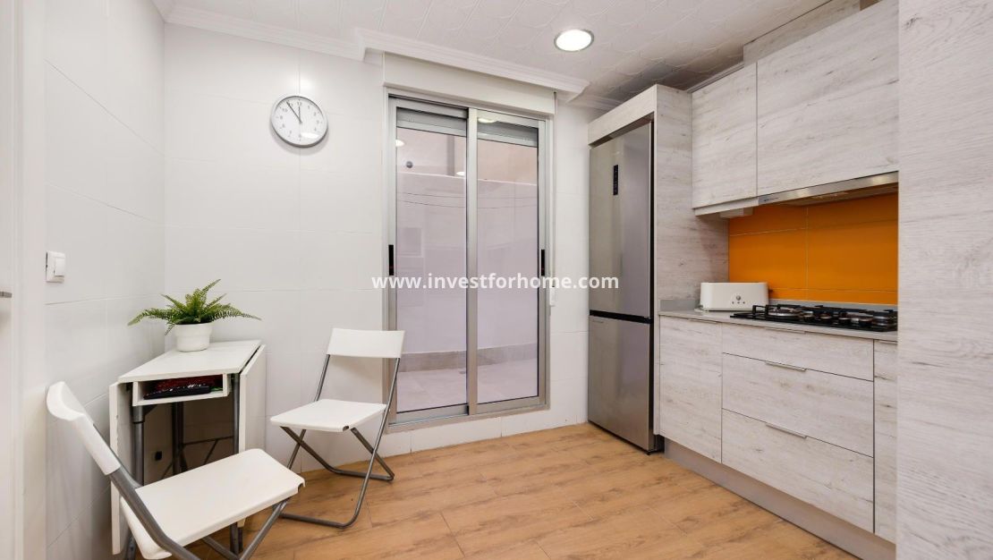 Sale - Apartment - Torrevieja - Centro