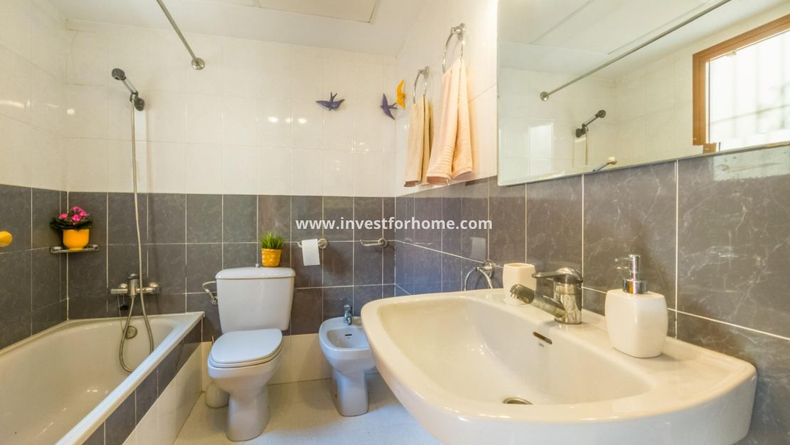 Sale - Apartment - Torrevieja - Centro