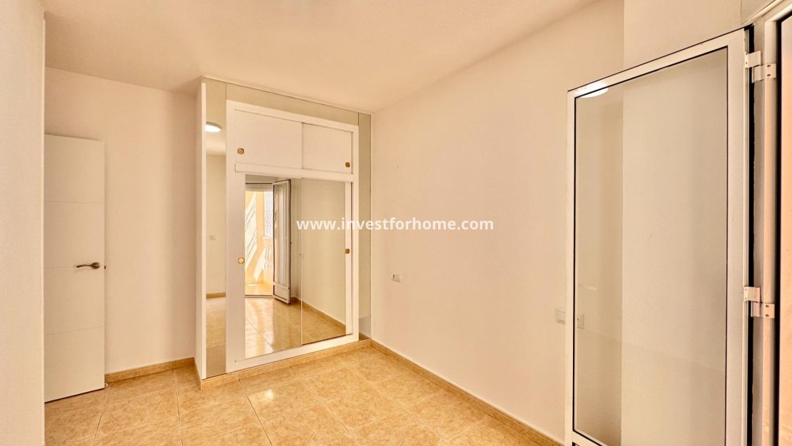 Sale - Apartment - Torrevieja - Centro