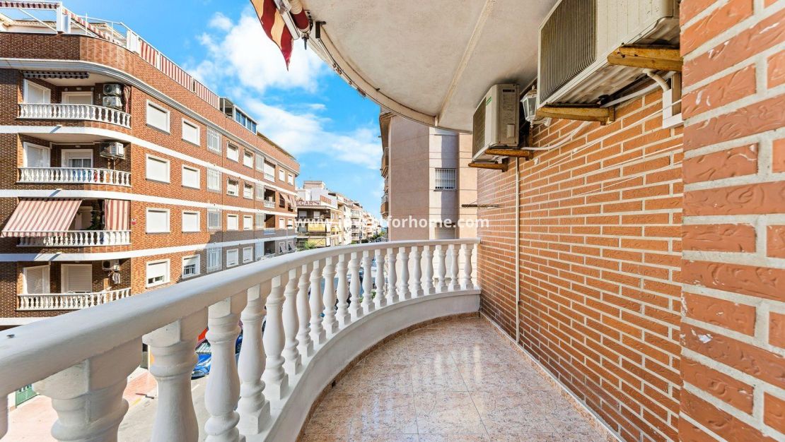 Sale - Apartment - Torrevieja - Centro