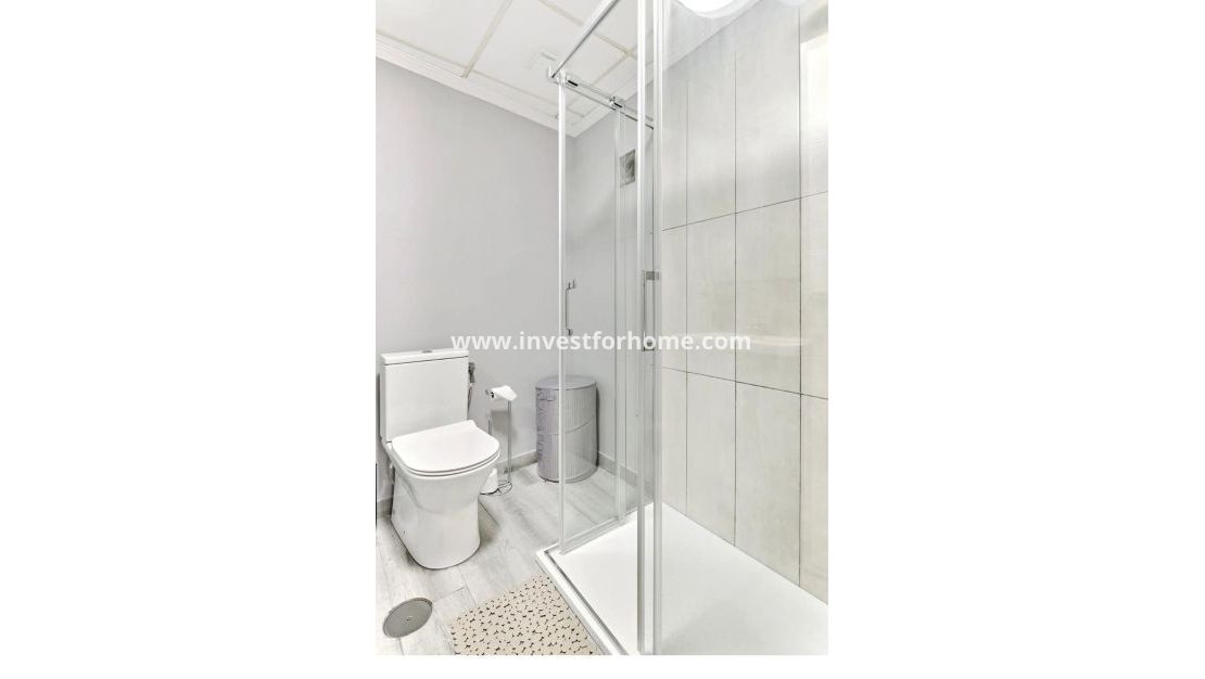 Sale - Apartment - Torrevieja - Centro