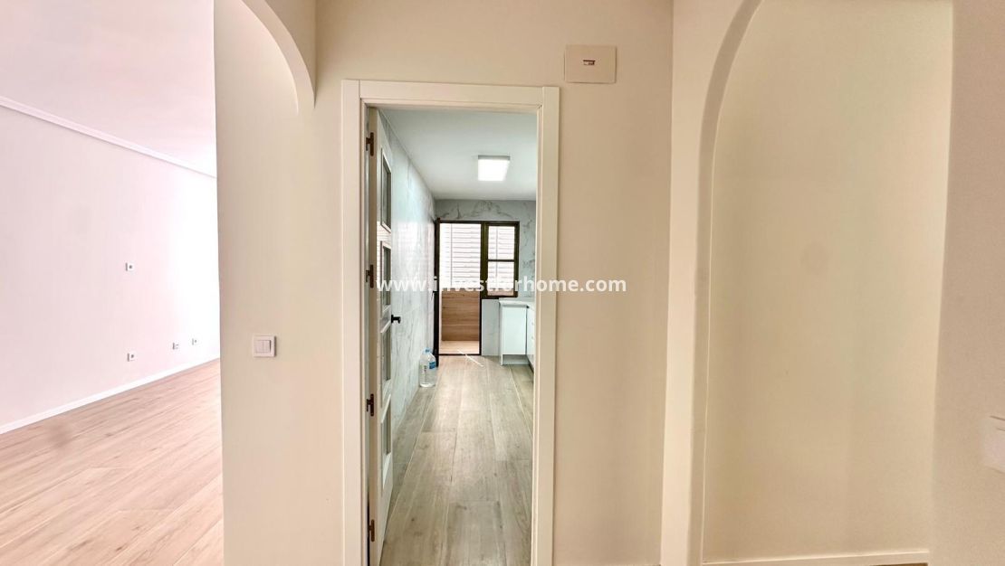 Sale - Apartment - Torrevieja - Centro