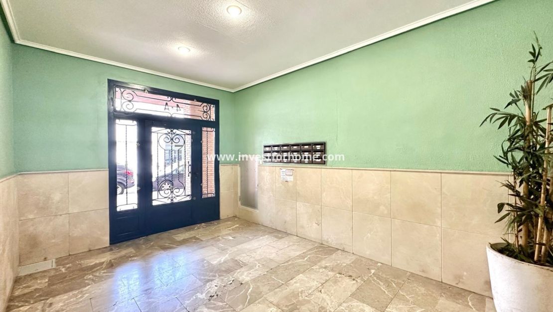 Sale - Apartment - Torrevieja - Centro