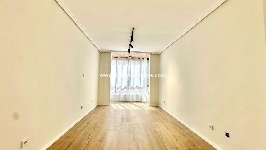 Sale - Apartment - Torrevieja - Centro