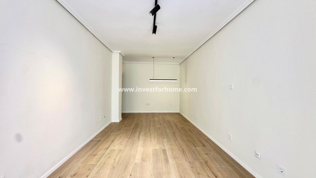 Sale - Apartment - Torrevieja - Centro