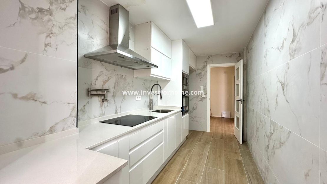 Sale - Apartment - Torrevieja - Centro