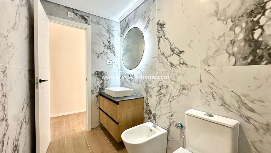 Sale - Apartment - Torrevieja - Centro