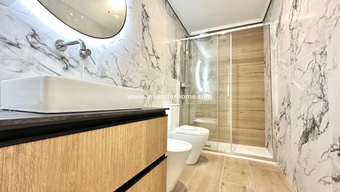 Sale - Apartment - Torrevieja - Centro