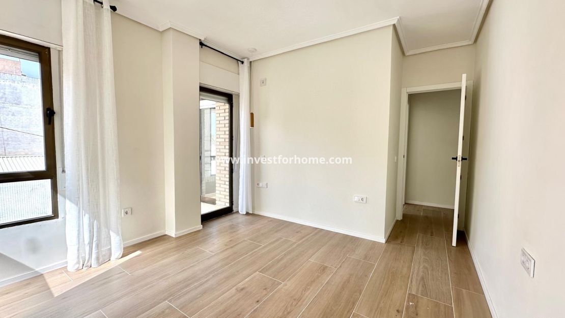 Sale - Apartment - Torrevieja - Centro