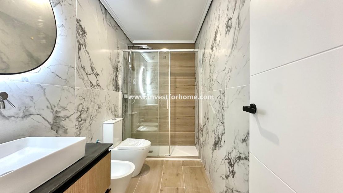 Sale - Apartment - Torrevieja - Centro