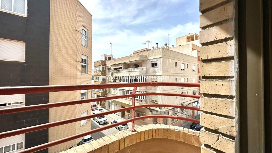 Sale - Apartment - Torrevieja - Centro