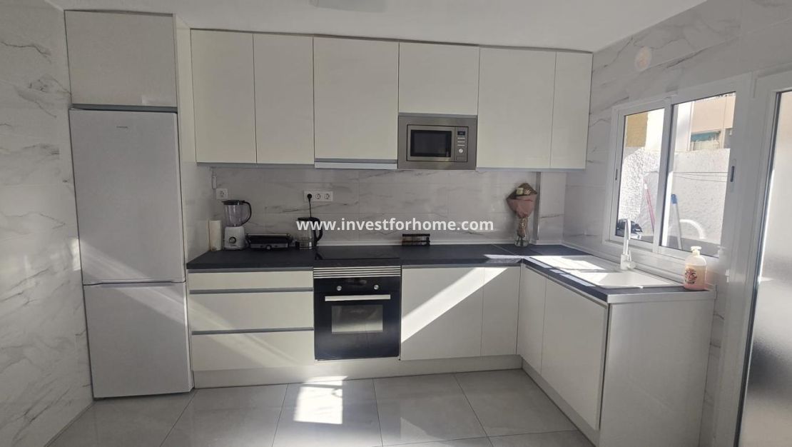 Sale - Apartment - Torrevieja - Centro