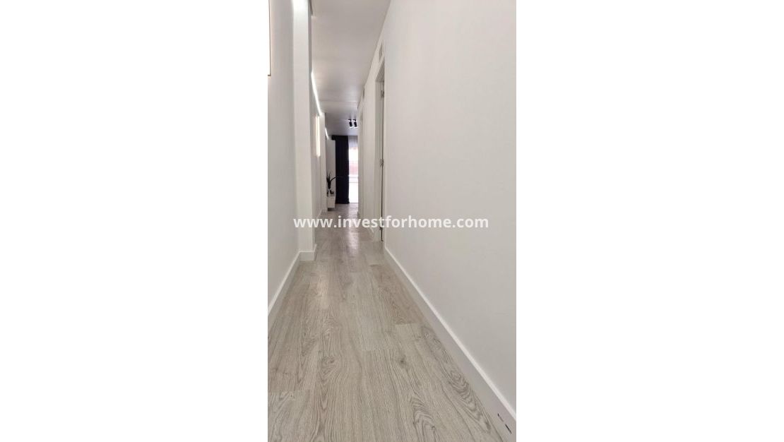 Sale - Apartment - Torrevieja - Centro