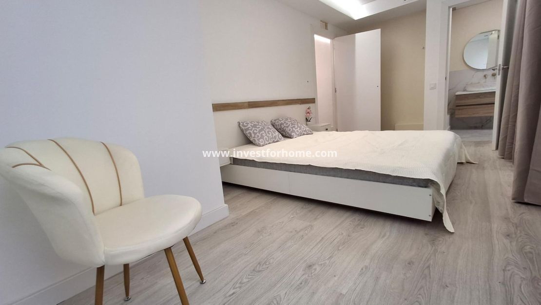 Sale - Apartment - Torrevieja - Centro