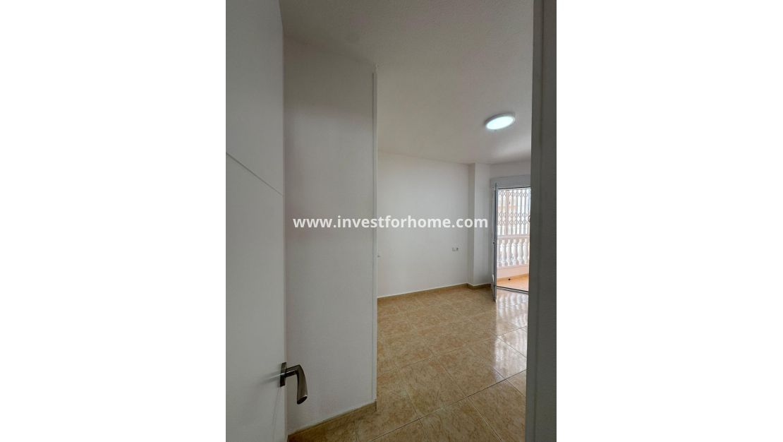Sale - Apartment - Torrevieja - Centro
