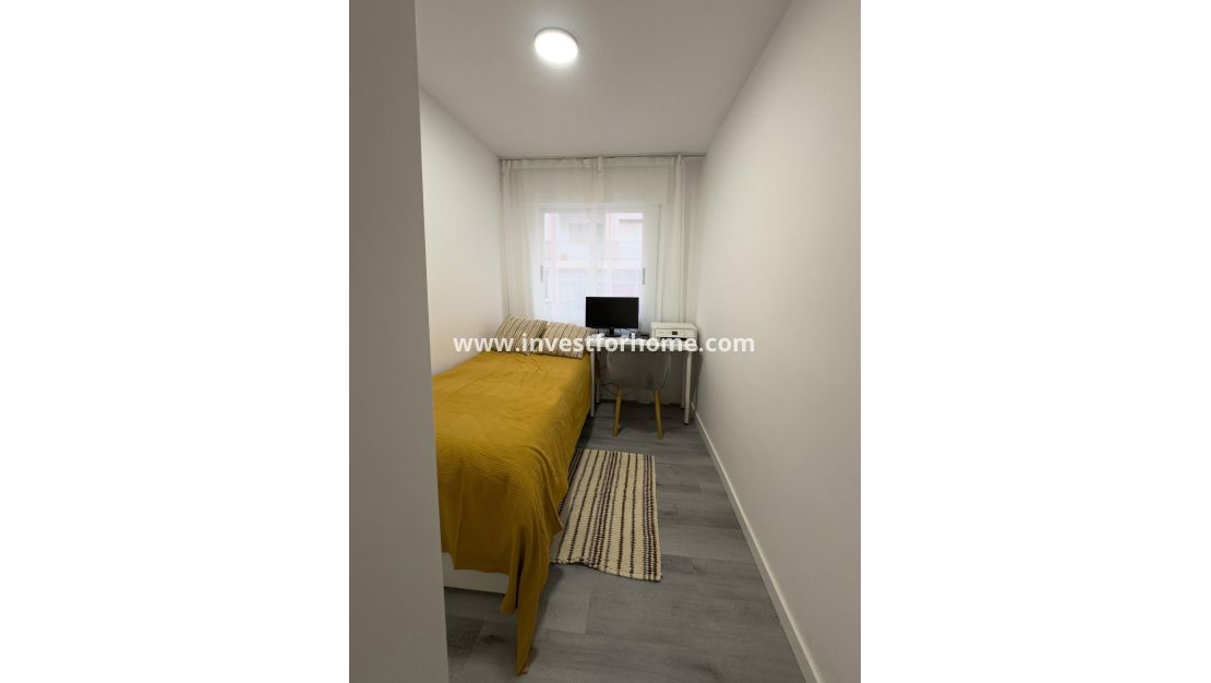 Sale - Apartment - Torrevieja - Centro