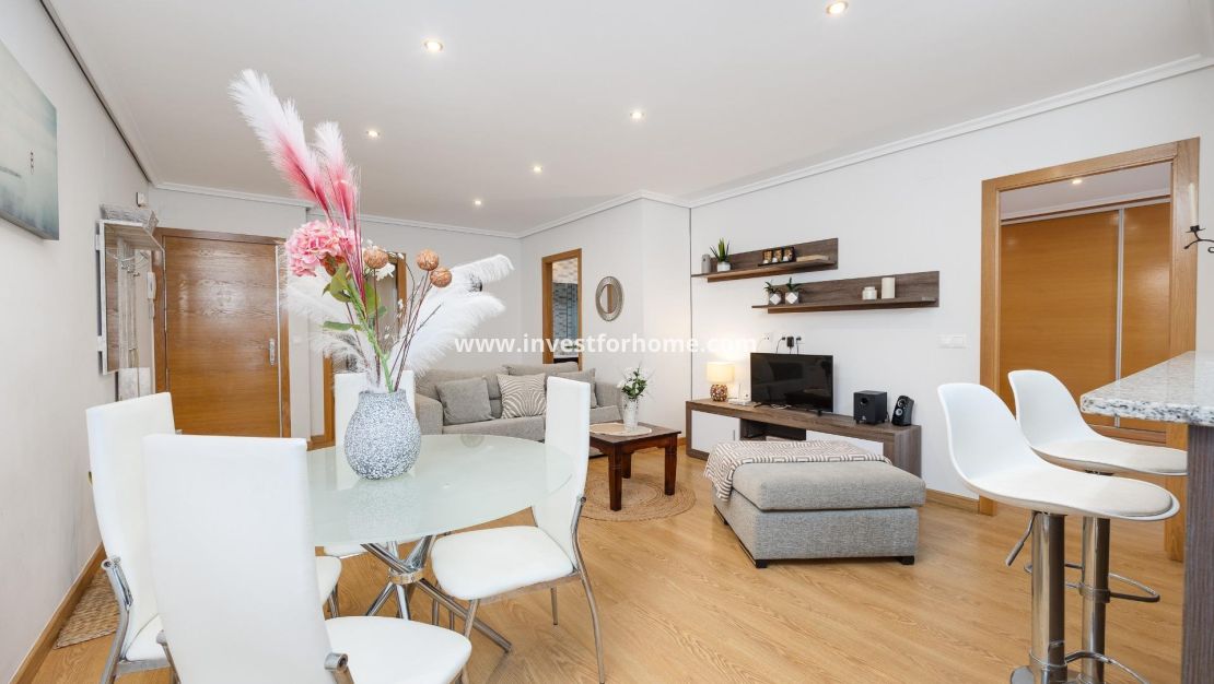 Sale - Apartment - Torrevieja - Centro