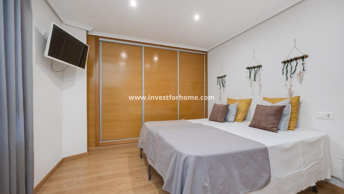 Sale - Apartment - Torrevieja - Centro