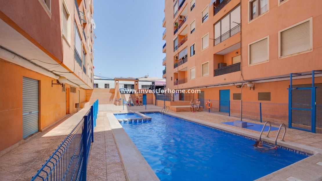 Sale - Apartment - Torrevieja - Centro