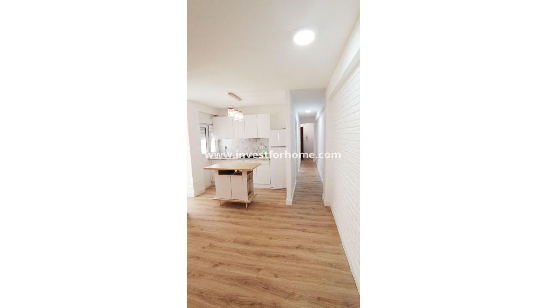 Sale - Apartment - Torrevieja - Centro