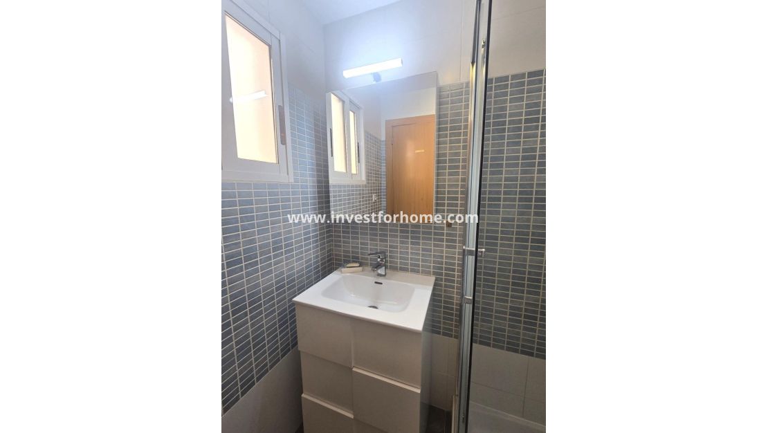 Sale - Apartment - Torrevieja - Centro