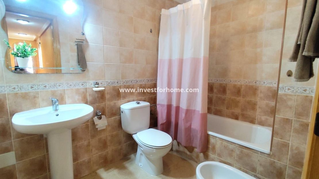 Sale - Apartment - Torrevieja - Centro