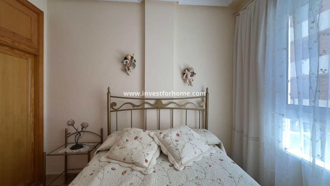 Sale - Apartment - Torrevieja - Centro
