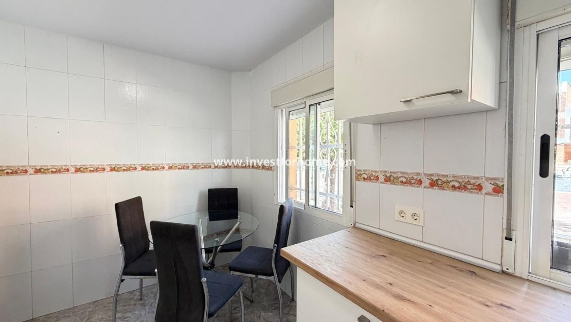 Sale - Apartment - Torrevieja - Centro