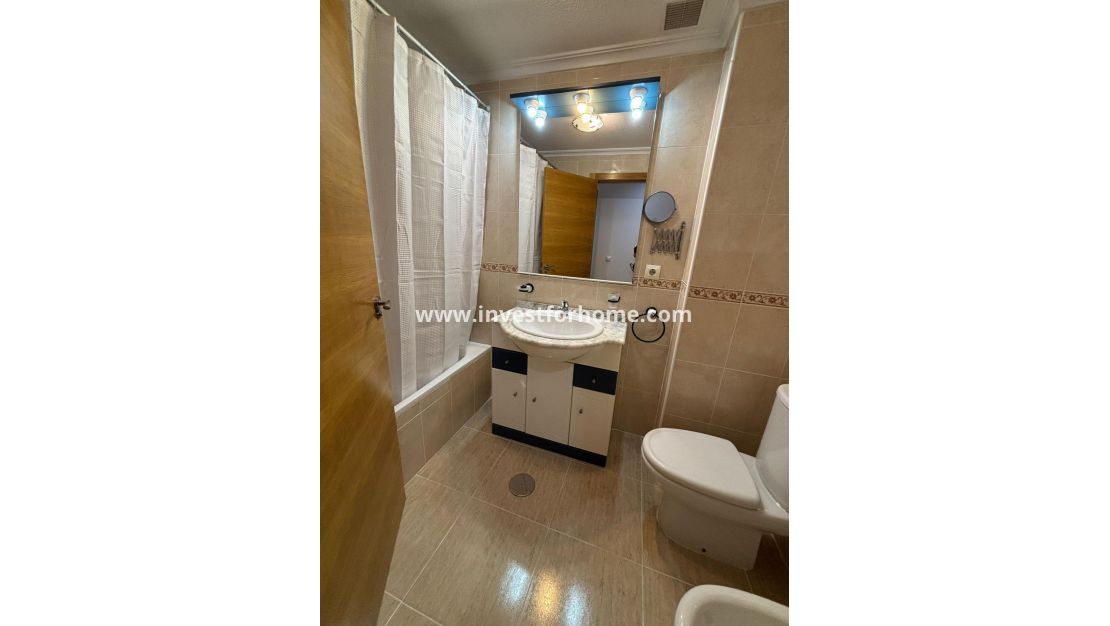 Sale - Apartment - Torrevieja - Centro