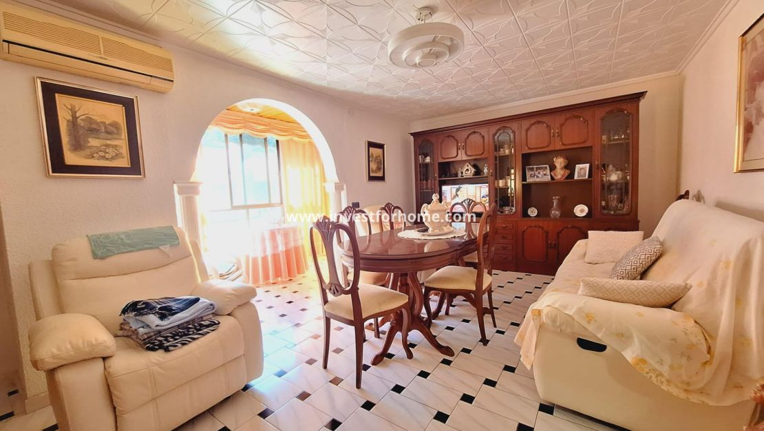 Sale - Apartment - Torrevieja - Centro
