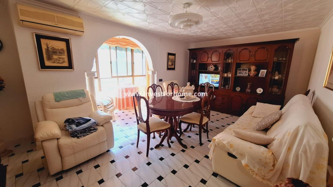 Sale - Apartment - Torrevieja - Centro