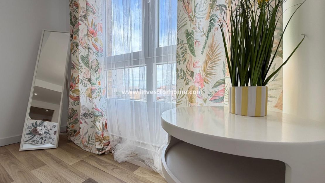 Sale - Apartment - Torrevieja - Centro