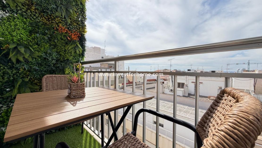 Sale - Apartment - Torrevieja - Centro