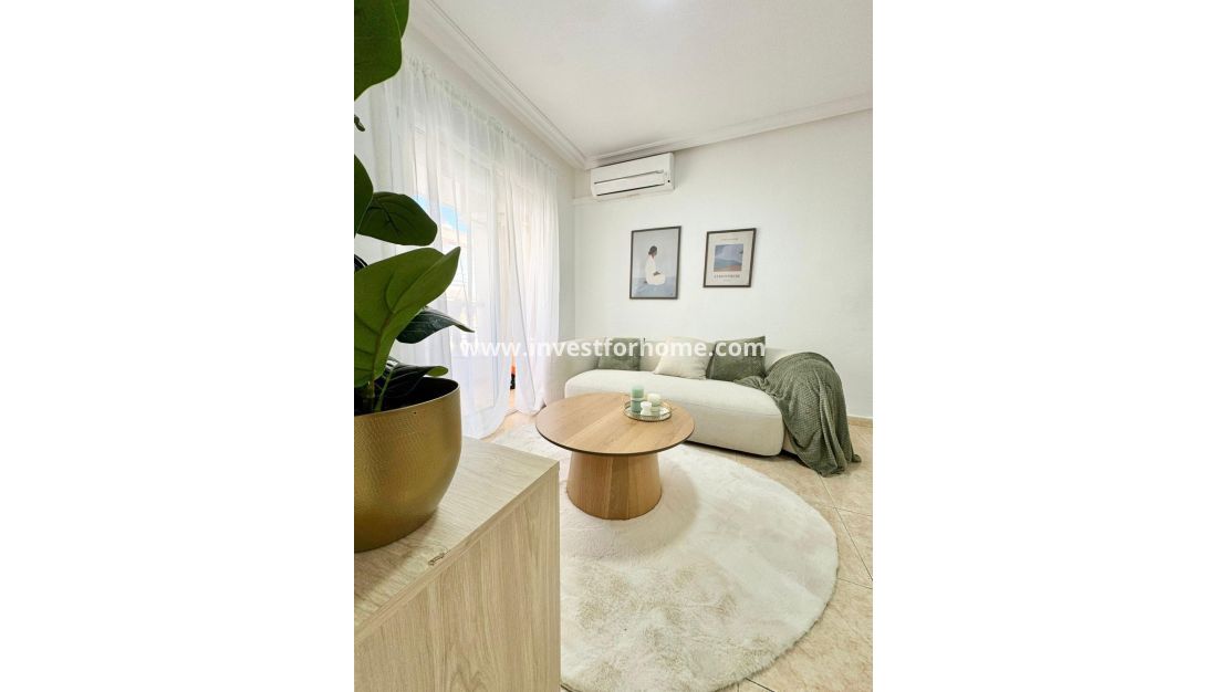 Sale - Apartment - Torrevieja - Centro
