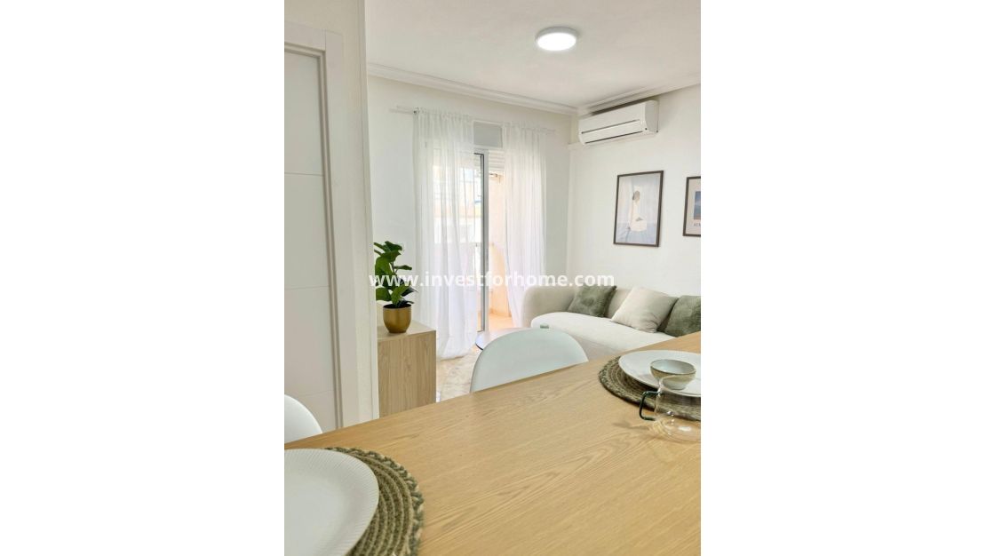 Sale - Apartment - Torrevieja - Centro