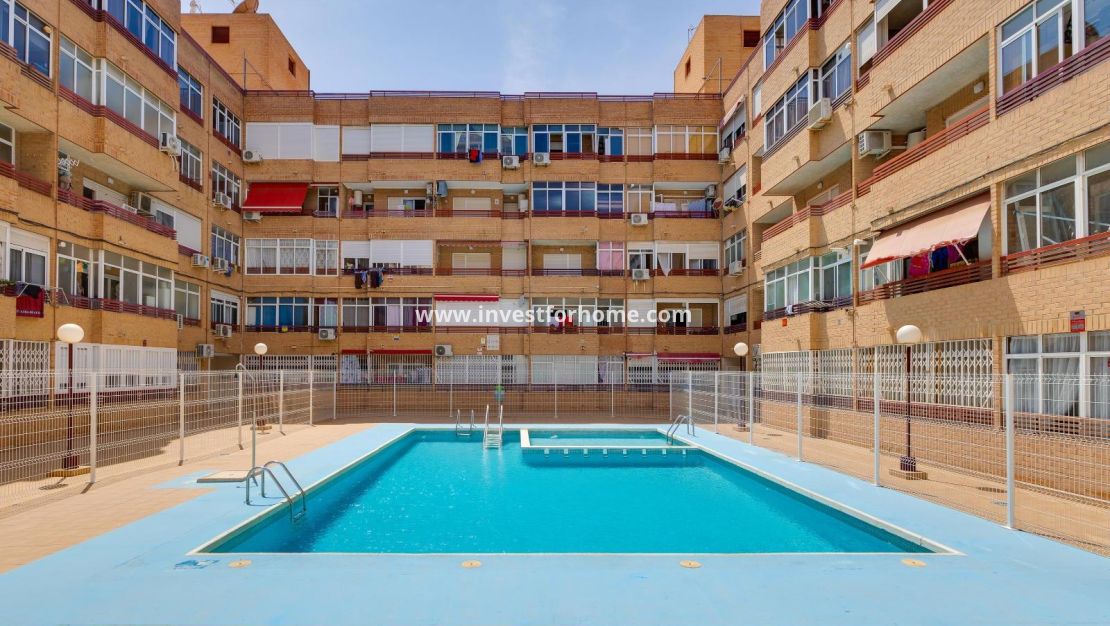 Sale - Apartment - Torrevieja - Centro