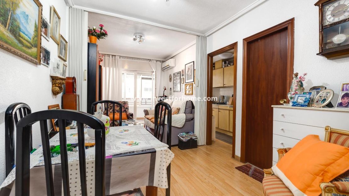Sale - Apartment - Torrevieja - Centro